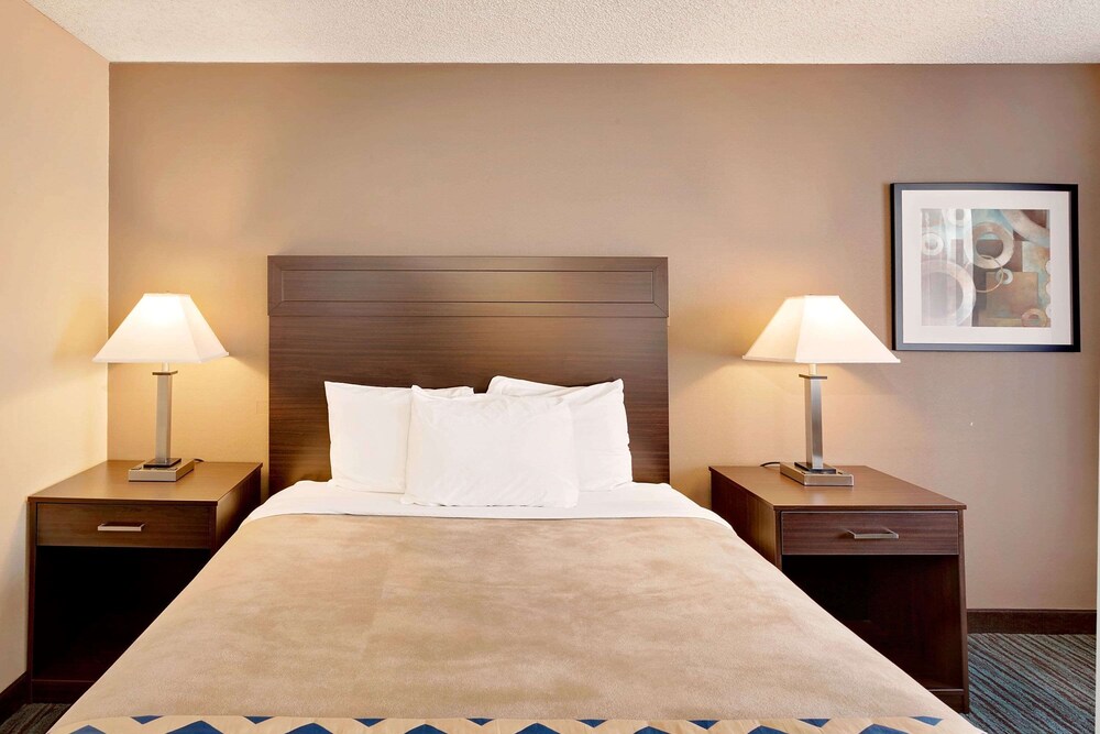 Travelodge By Wyndham Aberdeen 11/22