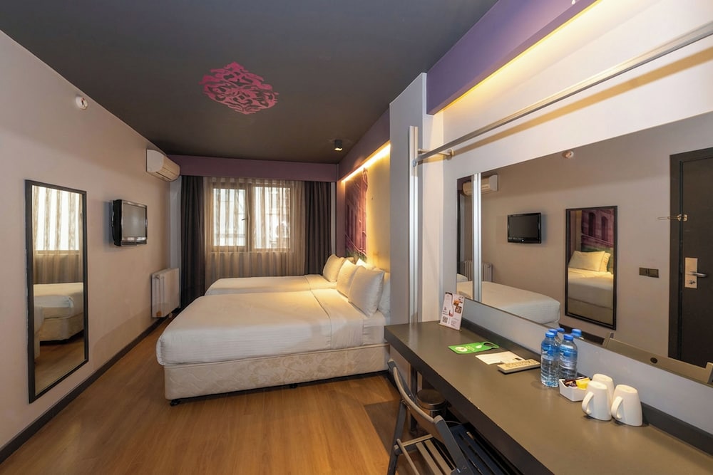 غرفة سوبيريور ثلاثية بسرير مزدوج بغرفة نوم واحدة مع أريكة، Tulip City Taksim Hotel 3/7