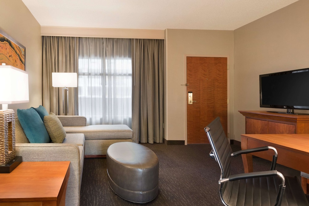 Embassy Suites by Hilton Franklin Cool Springs 39/75