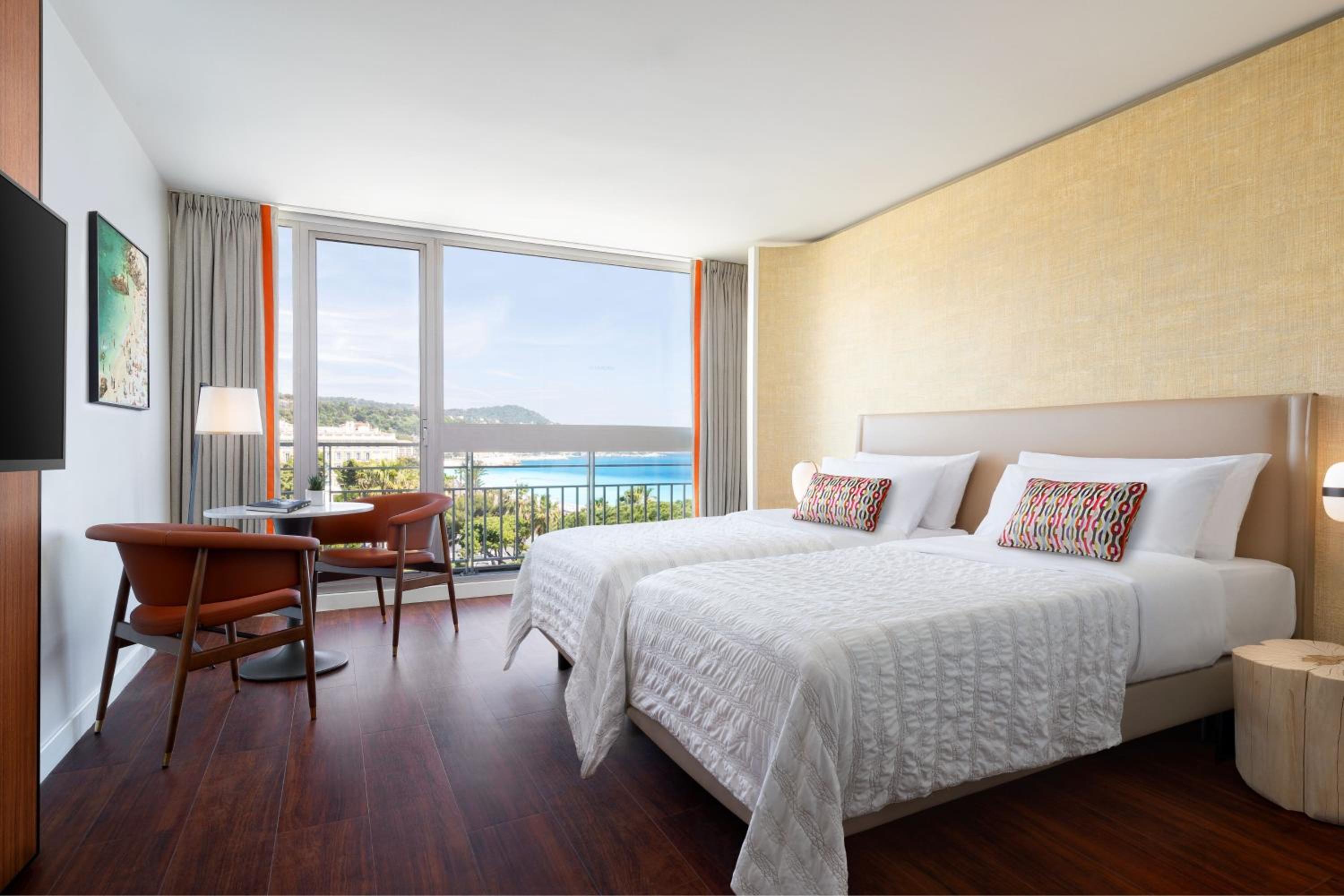 Deluxe, Twin Beds, Garden and Sea View