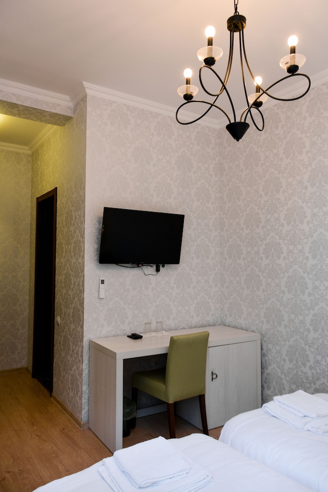 Eleon Boutique Hotel 18/28