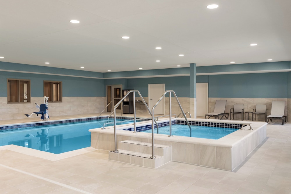 Holiday Inn Express And Suites Anchorage Midtown by IHG 34/60