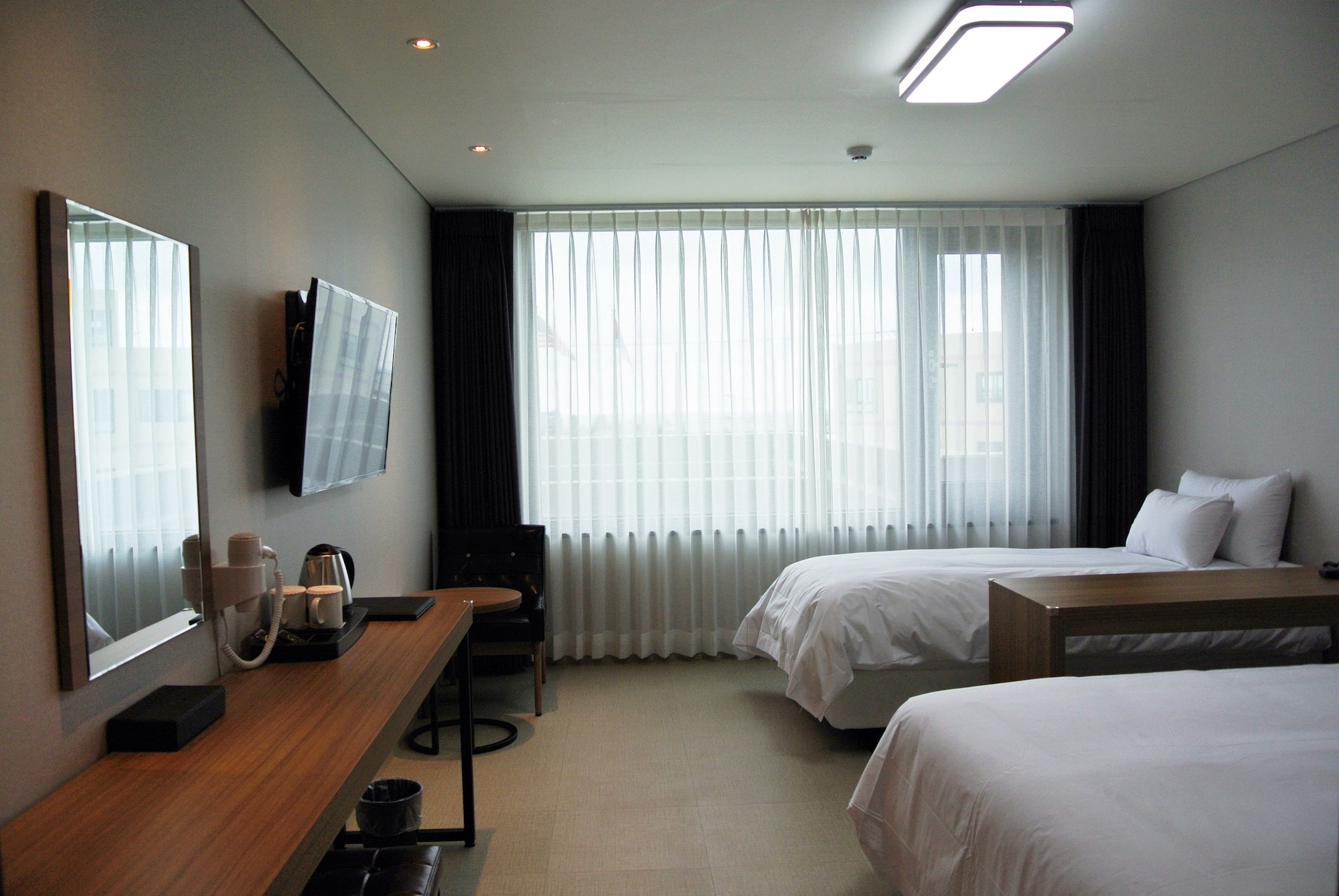 DELUXE, TWIN BEDS