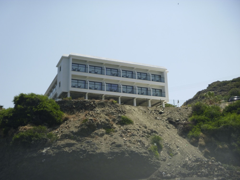 E.J Pyrgos Bay Hotel in KATO PYRGOS