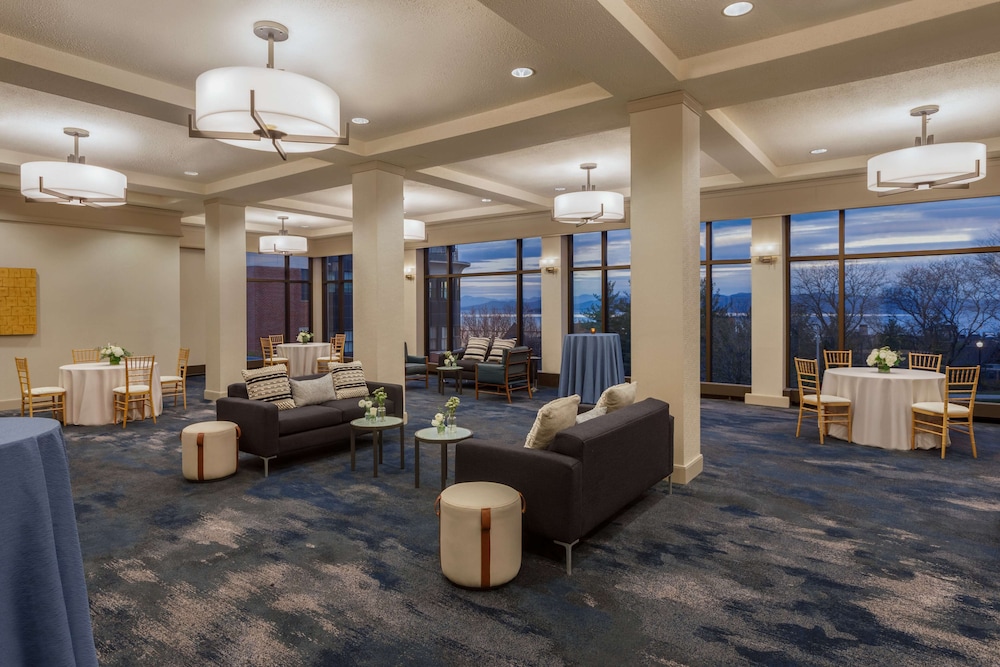 Hotel Champlain Burlington, Curio Collection by Hilton 40/77