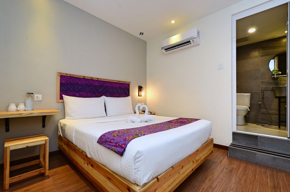 STANDARD, QUEEN BED, NO WINDOW