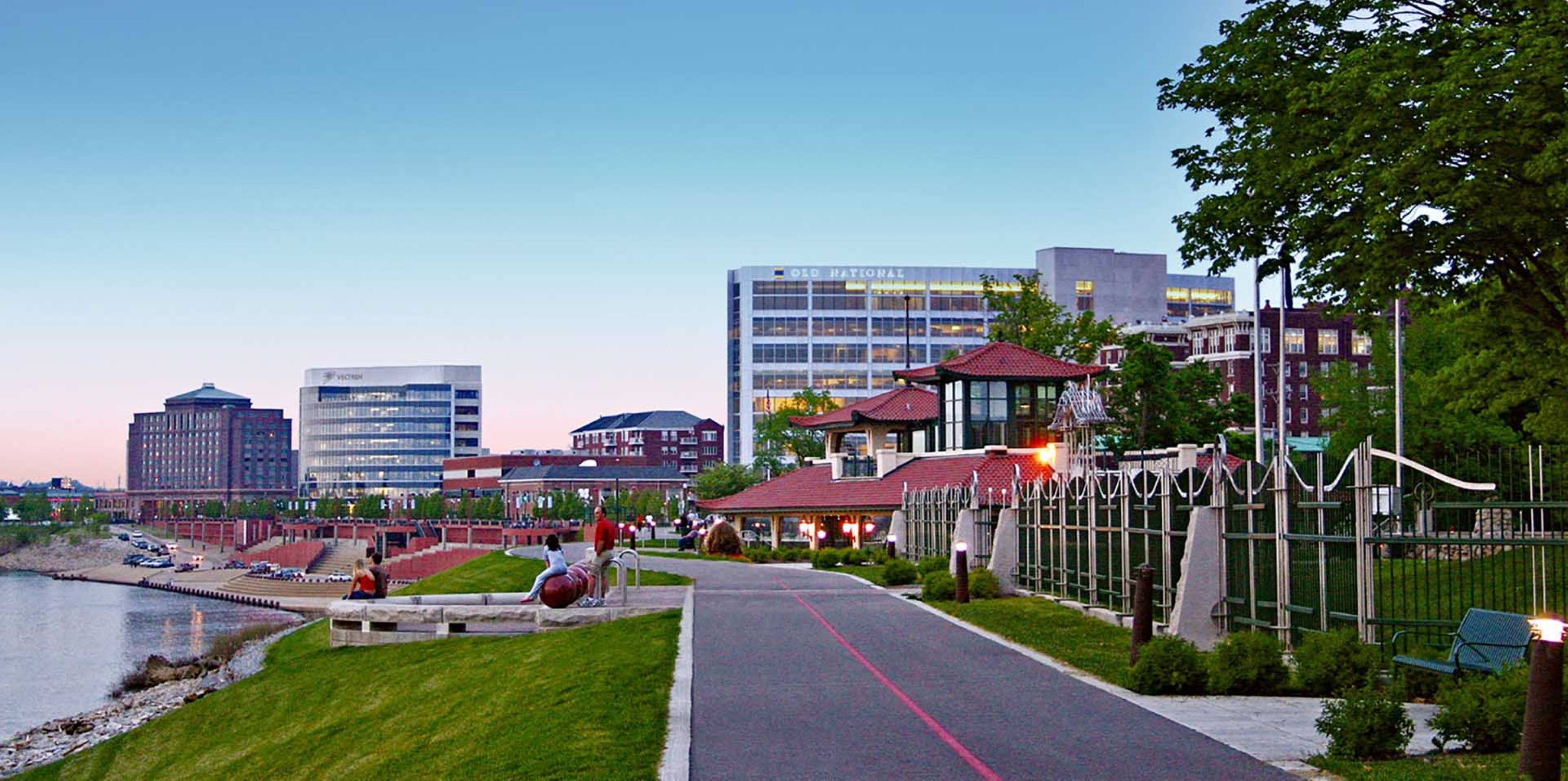 Holiday Inn Express & Suites Evansville Downtown, an IHG Hotel 32/33