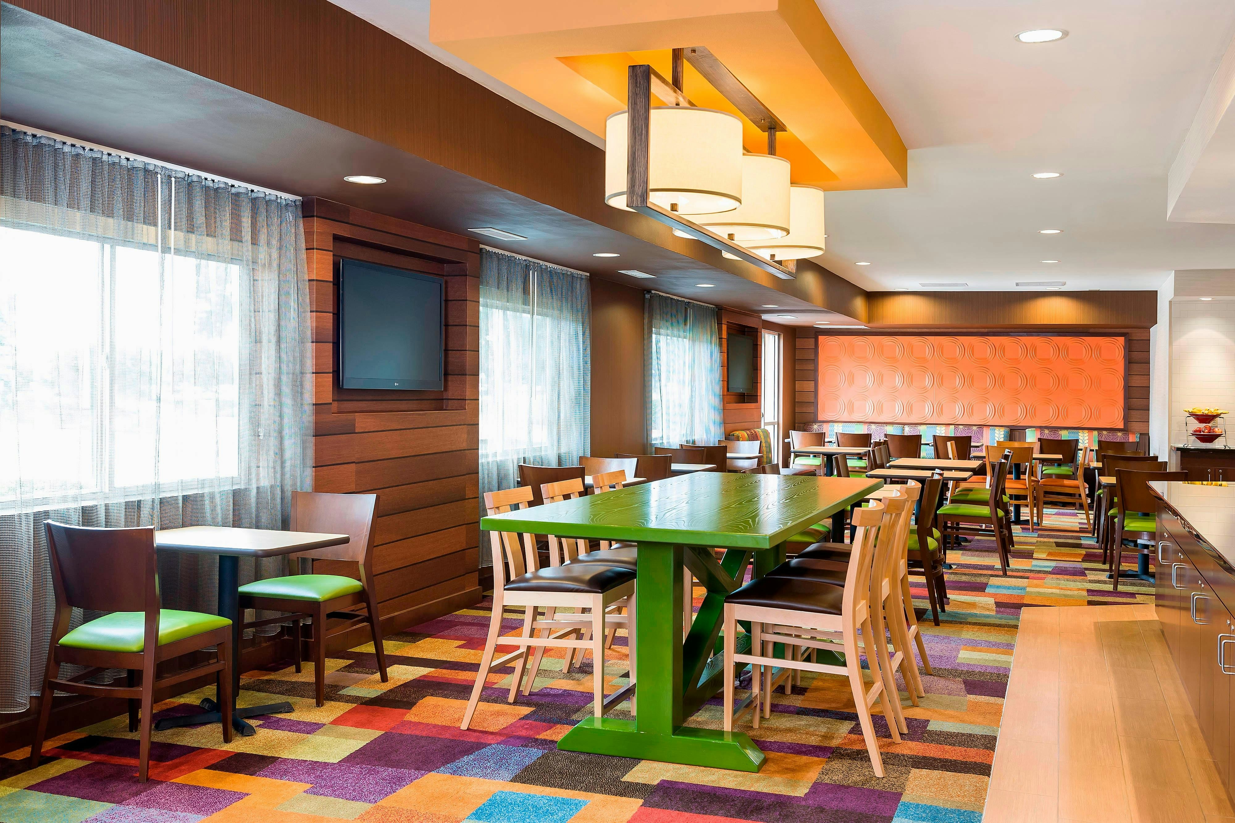 Fairfield Inn And Suites Dallas Park Central 6/8