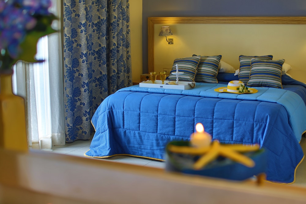 Dolphin Bay Seaside Resort & Suites 32/74