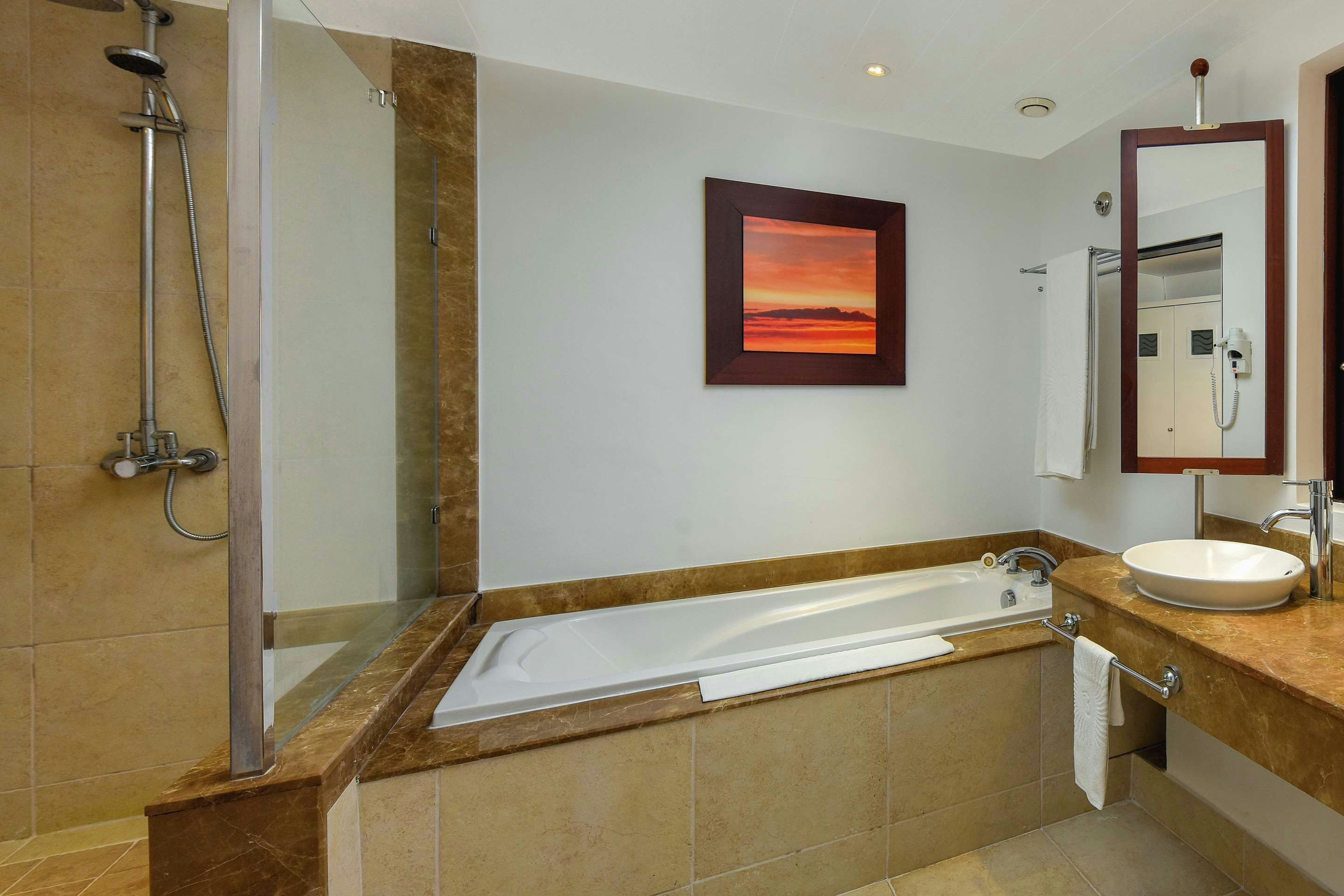 Victoria Beachcomber Resort and Spa 53/54