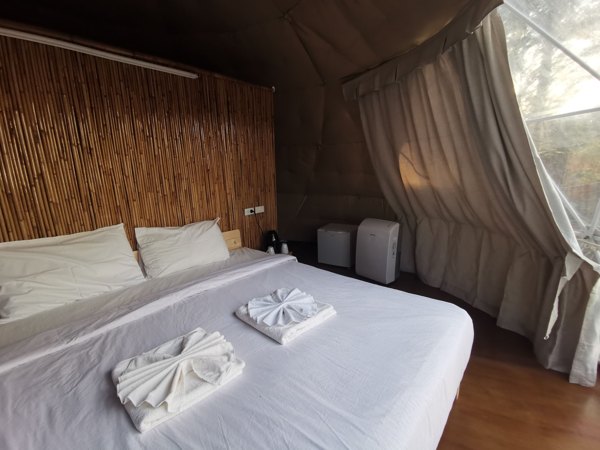 DELUXE, TENT