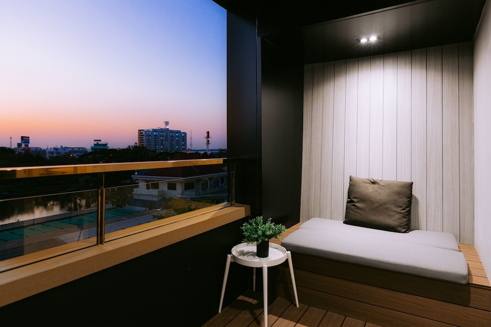 The Rich Hotel Korat 40/65