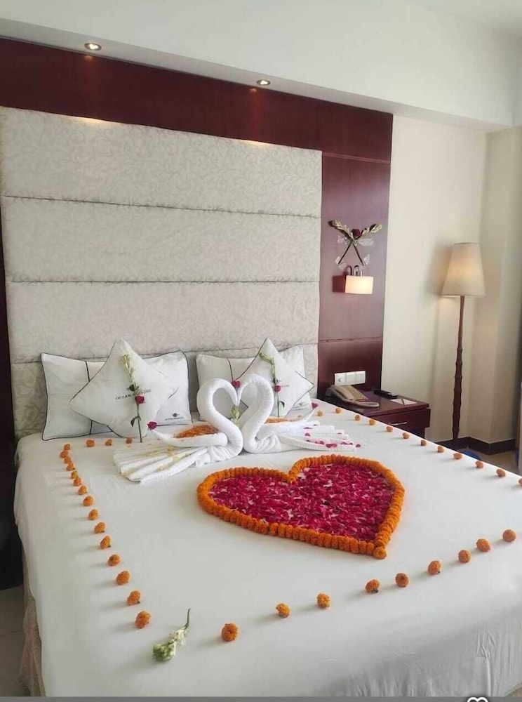 Premier, Queen Bed, Mountain View