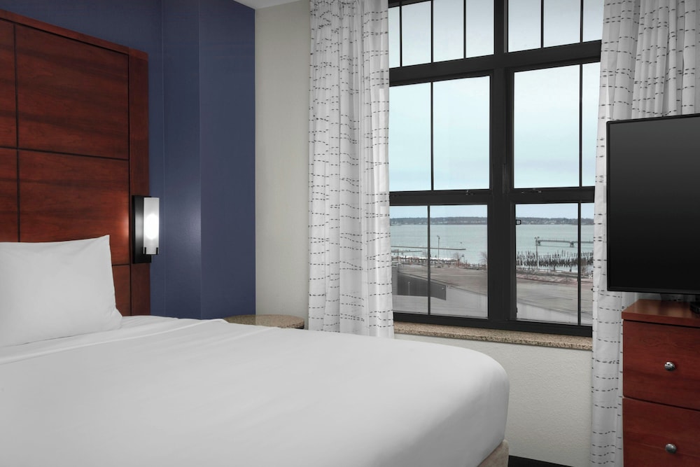 Studio, King Bed, Sofa