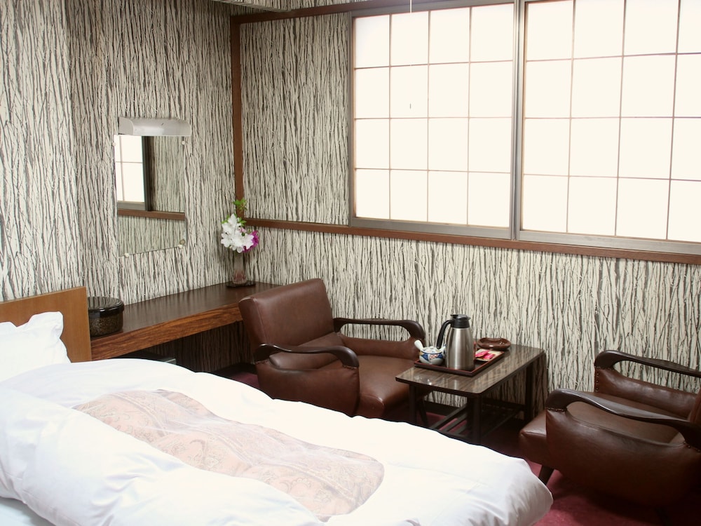 Riverside Hotel Shoei 14/66