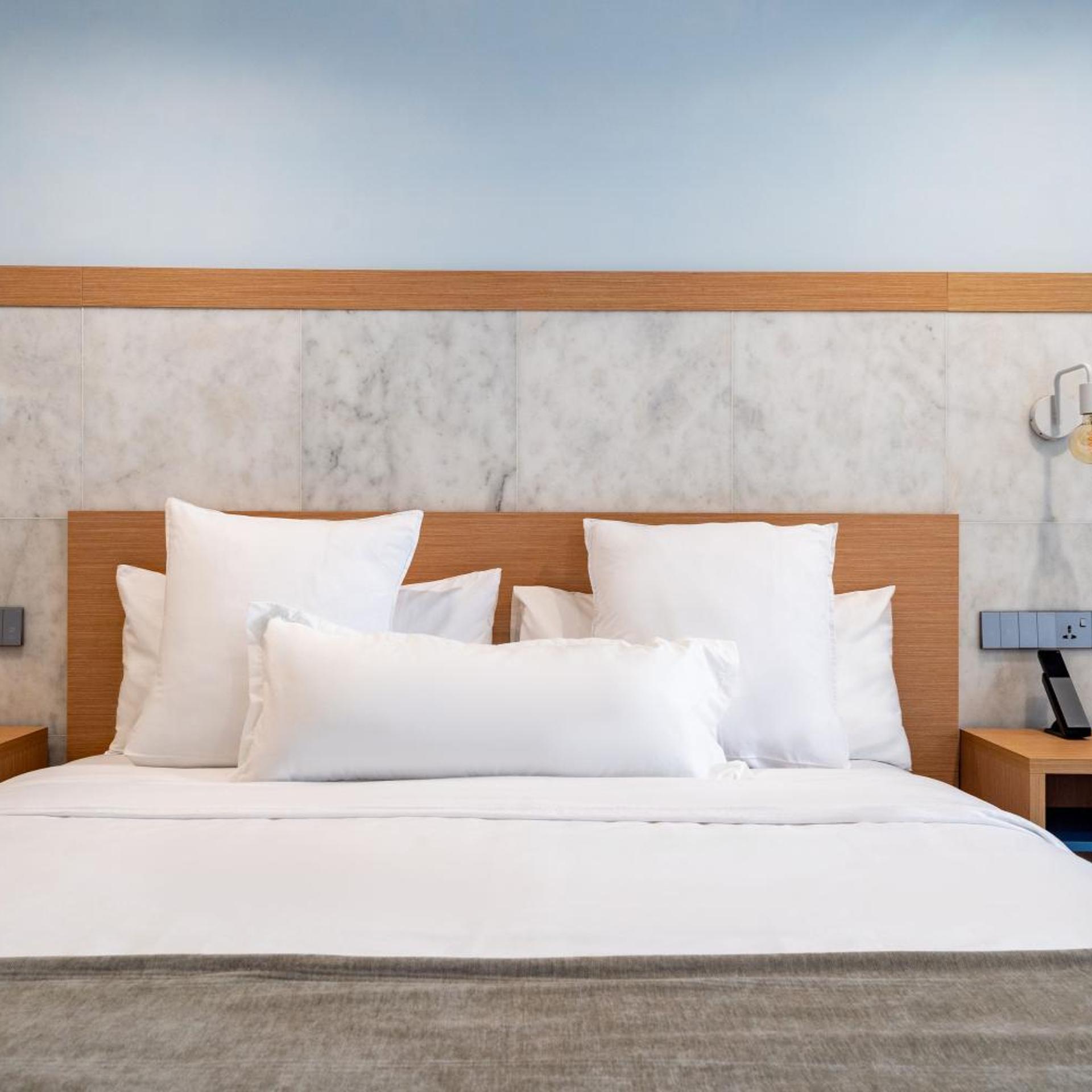 Room, King Bed, Reef Hotel & Spa 2/4