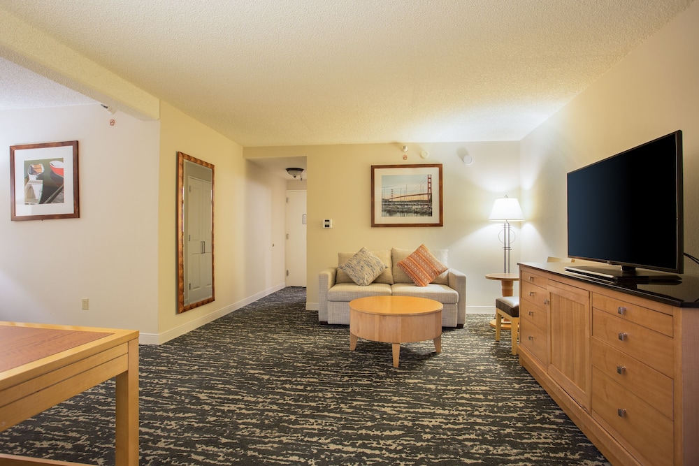 DoubleTree by Hilton Hotel Berkeley Marina 48/83