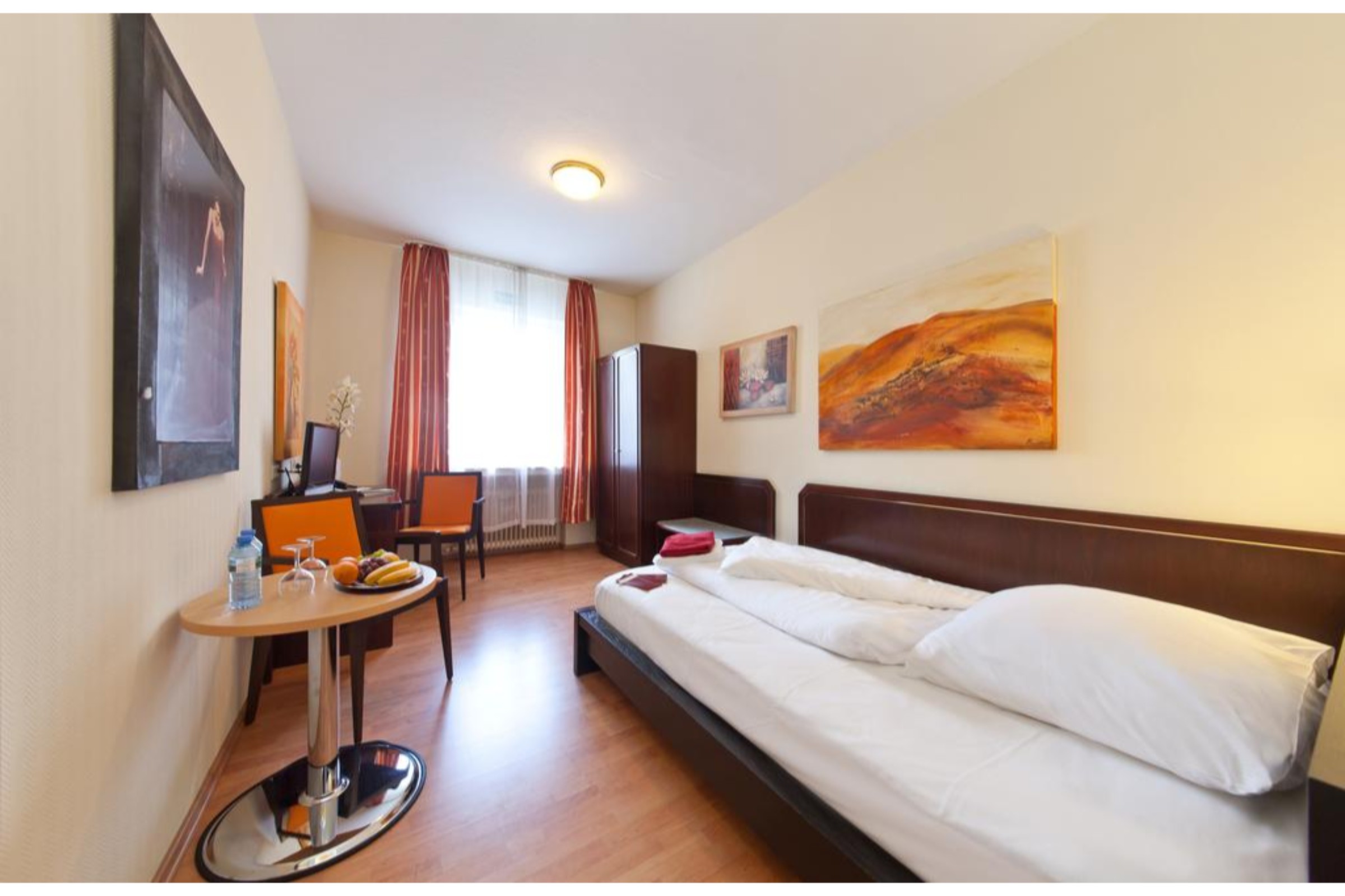 Room, Queen Bed