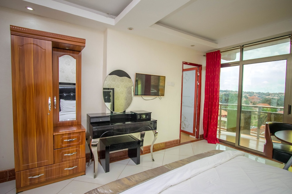 Sal's Boutique Hotel 25/35