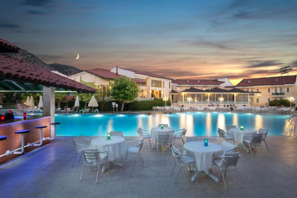 Lycus River Thermal Hotel 48/50