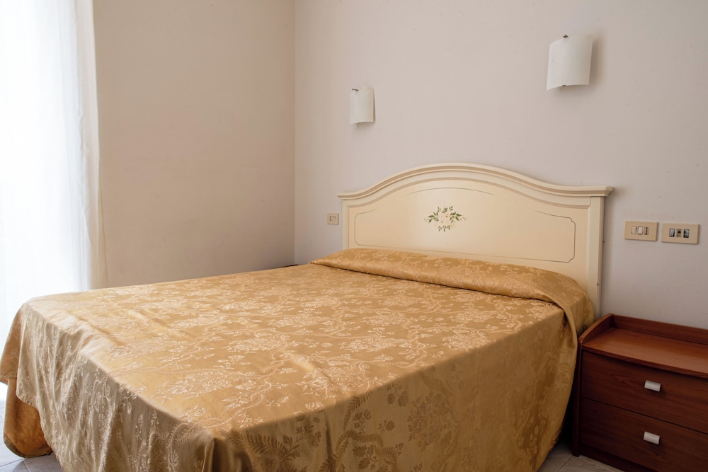 City, Single, Single Bed