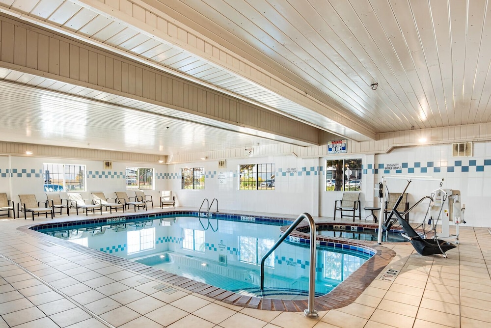 Best Western Firestone Inn & Suites 19/34