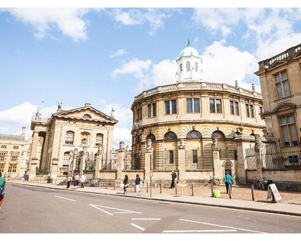 Oyo Iffley Town House (Ex. Iffley Town House) 1/28