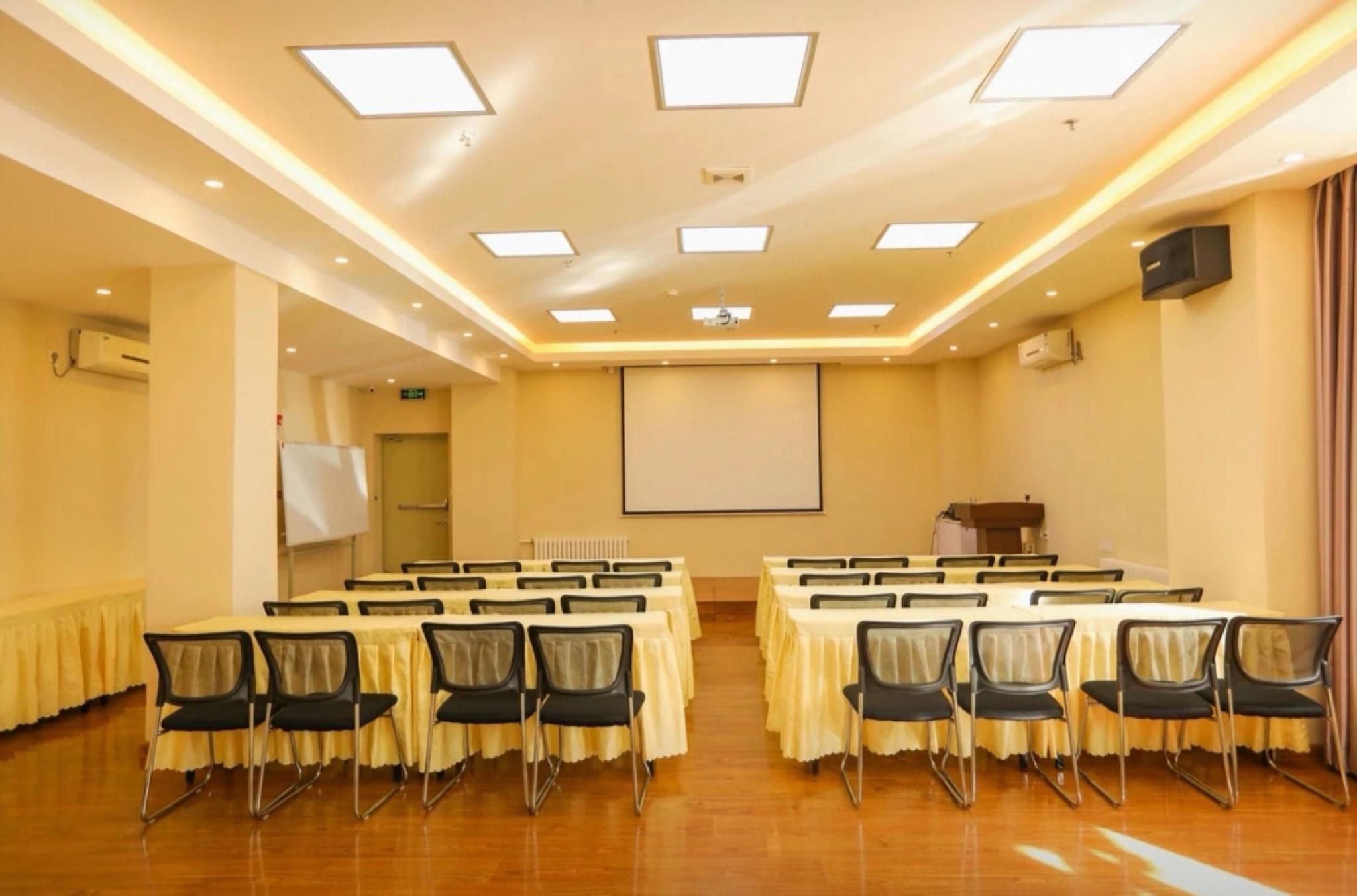 Home Inn Shenyang Zhangshi Development Zone Metro Station Branch 31/37