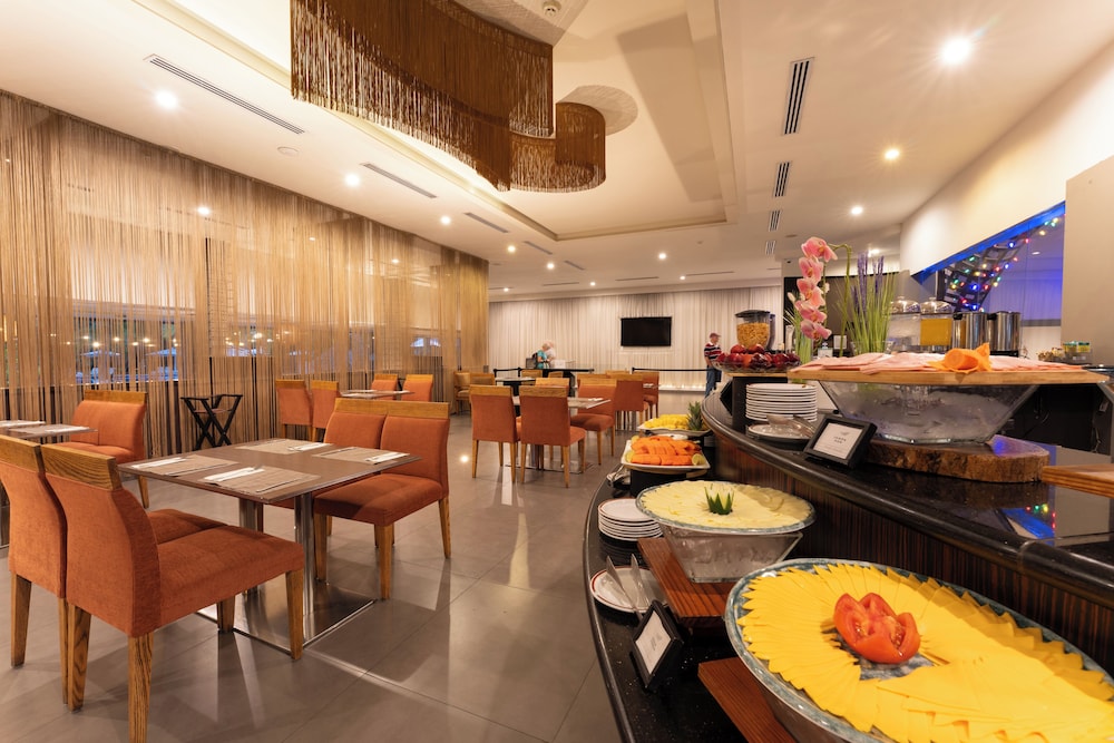Riande Aeropuerto Hotel & Casino 56/69