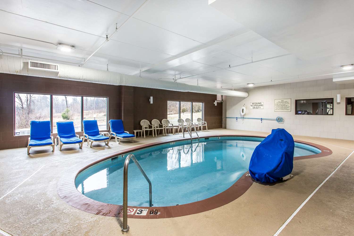Comfort Inn & Suites Cookeville 16/33