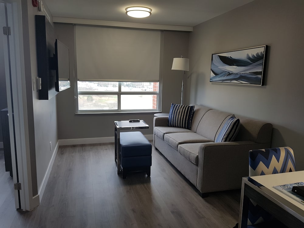 Embassy Suites By Hilton Toronto Airport 36/55
