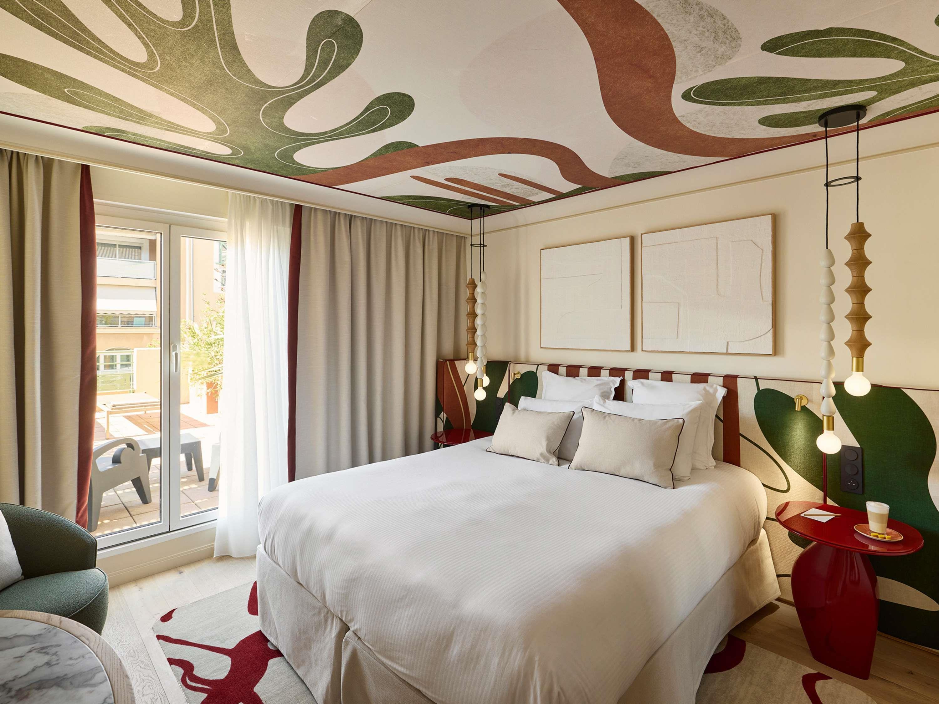 Privilege, King Bed, Pool View, Terrace, Grand Hotel Roi Rene Aix - MGallery Collection 2/3