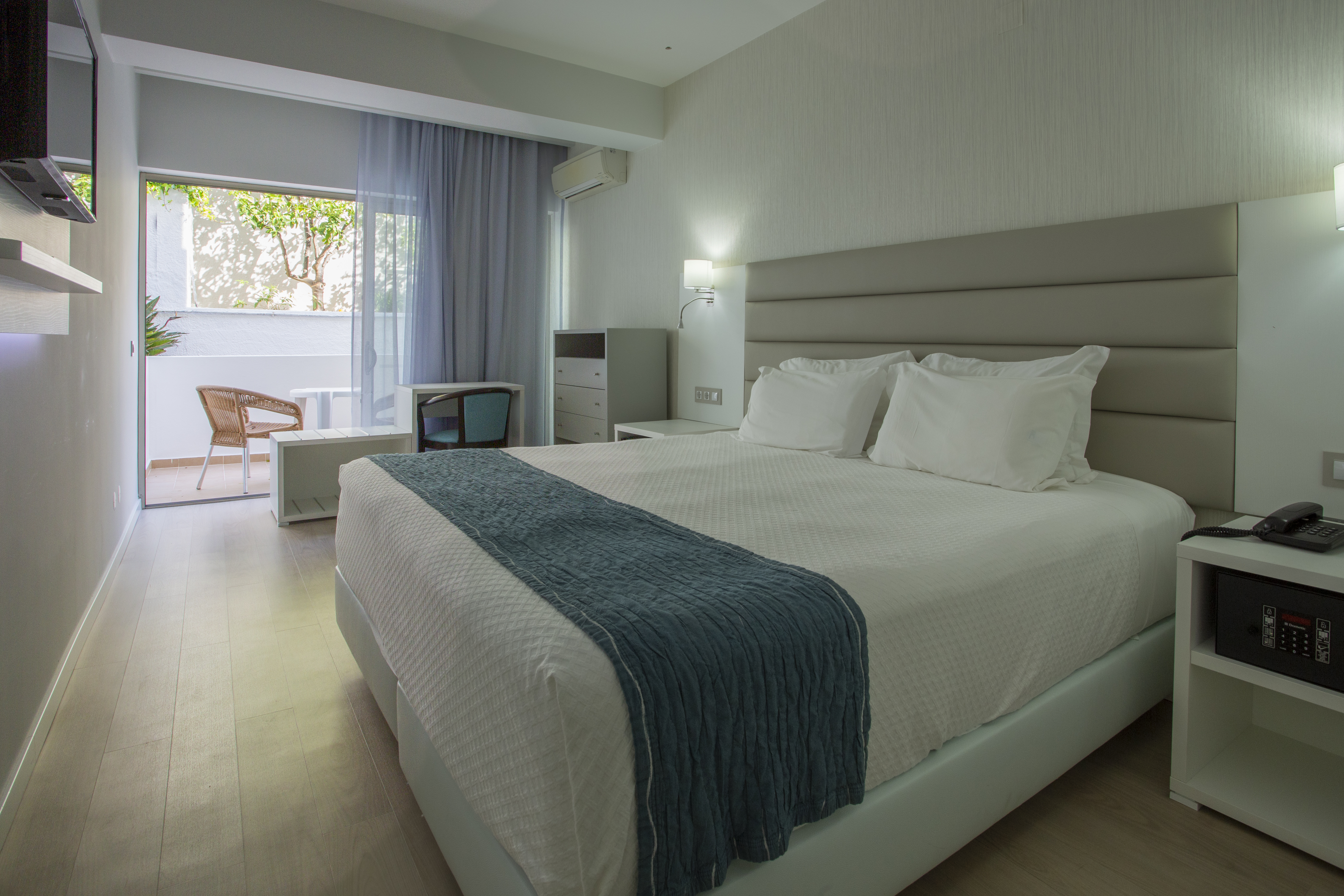 Room, Twin Beds, Land View