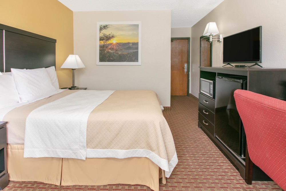 Days Inn by Wyndham Hornell NY 14/38