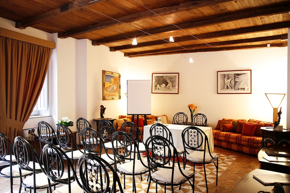 LA LOCANDA DELLE DONNE MONACHE 42/59