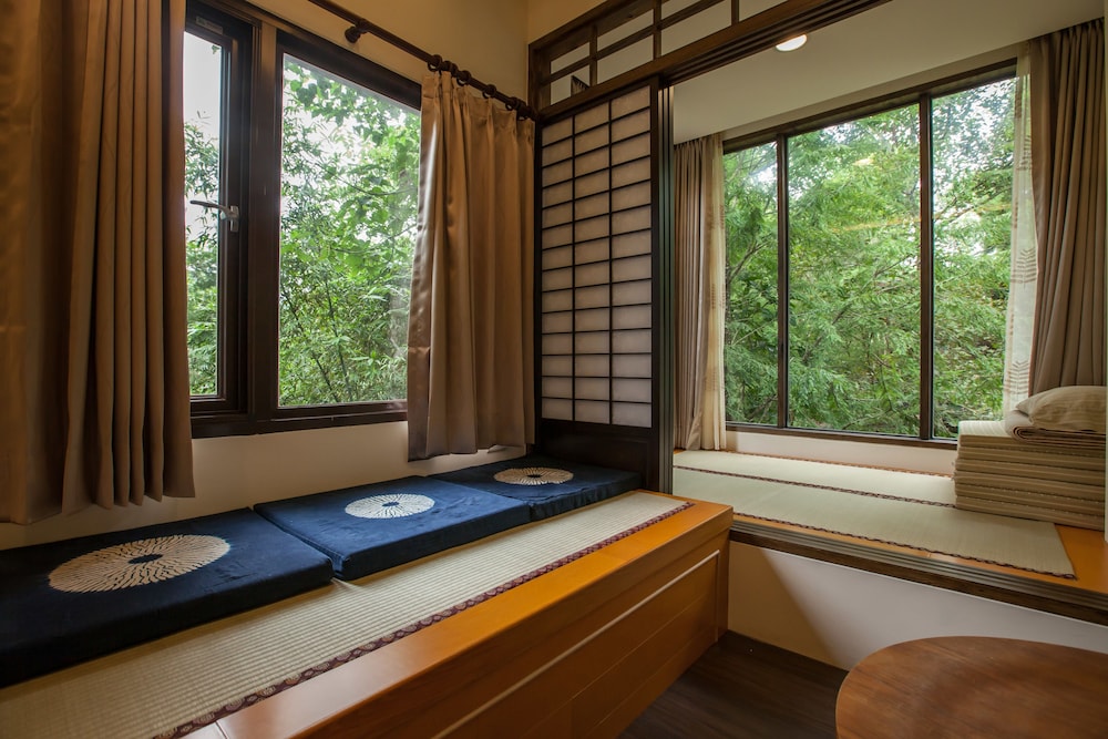 Zhuo Ye Cottage 49/50