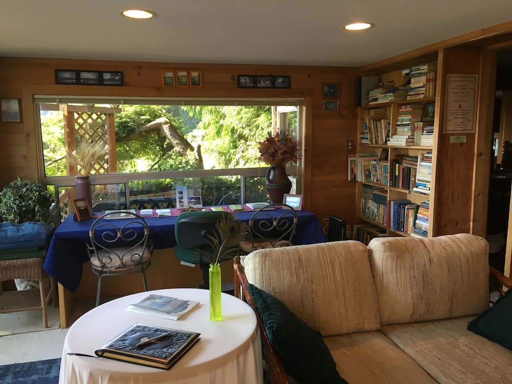 Cottage Lake Bed And Breakfast 21/50
