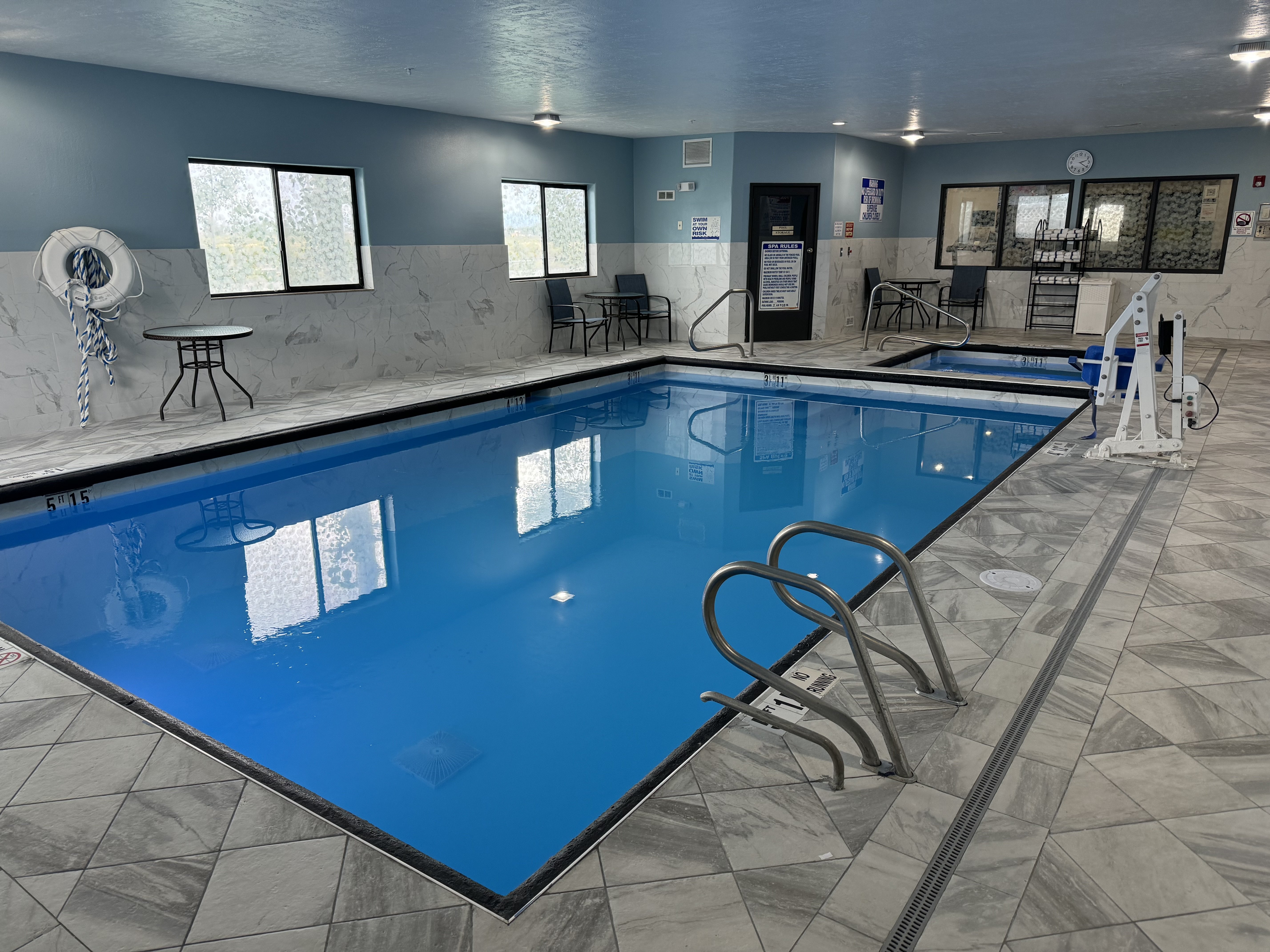 Holiday Inn Express Suites Alamosa 32/48