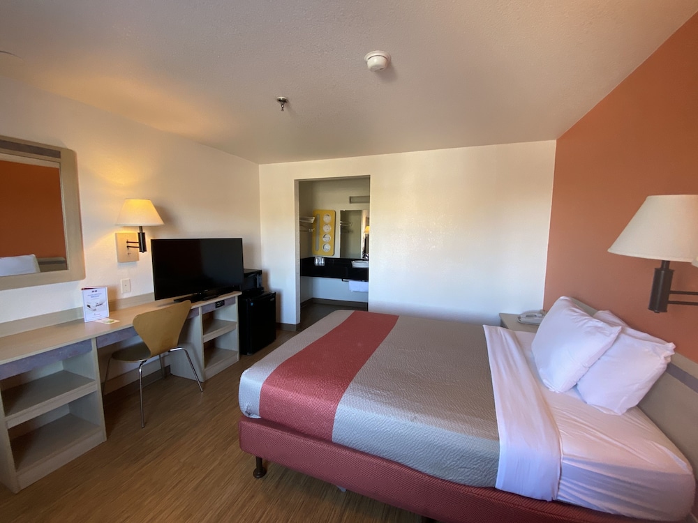 Motel6 Flagstaff, AZ - West - Woodland Village 15/50