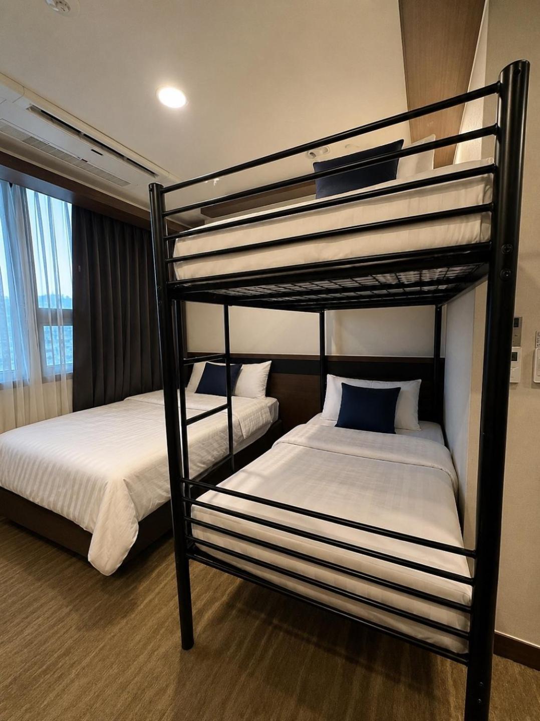 Male Only, Guest Room
