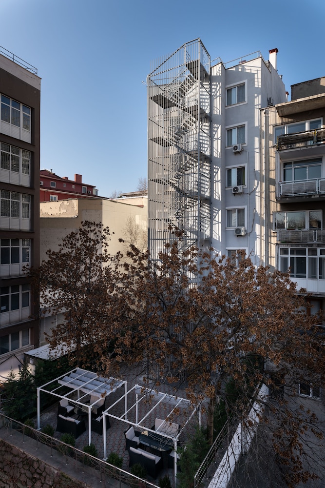 A Studio Apartment 4/62