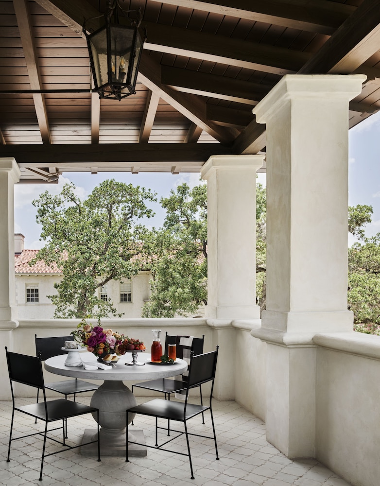 Commodore Perry Estate, Auberge Resorts Collection 56/68