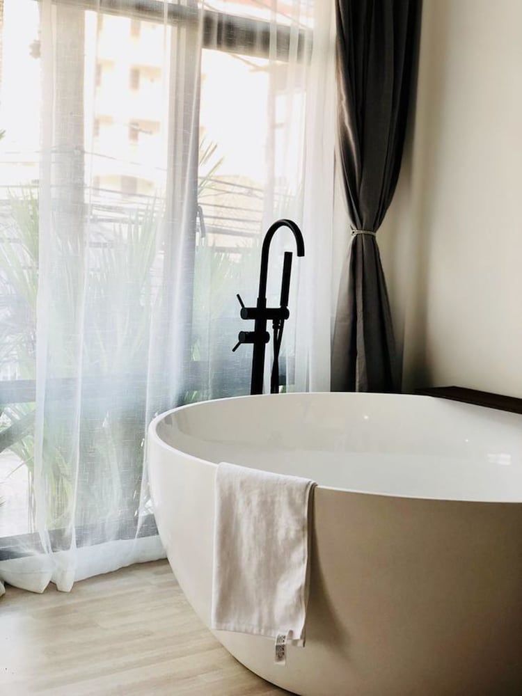 Yolo Bangkok Boutique Hotel 28/50