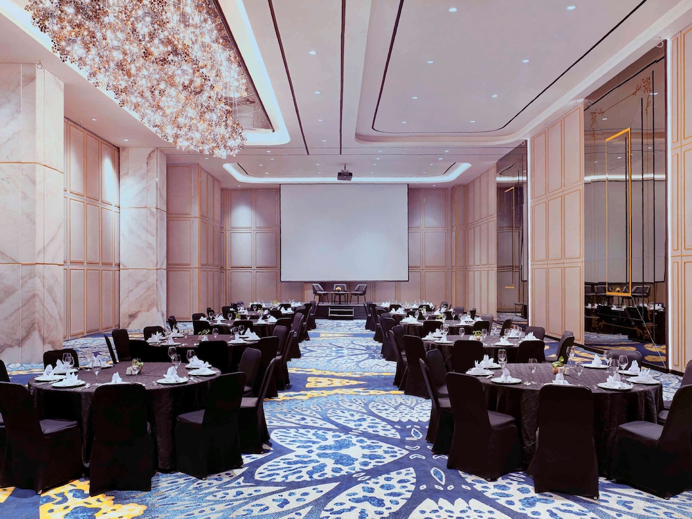 Movenpick Surabaya City 52/68