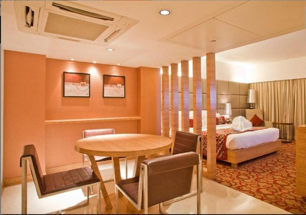 PREMIUM TWIN DOUBLE ROOM