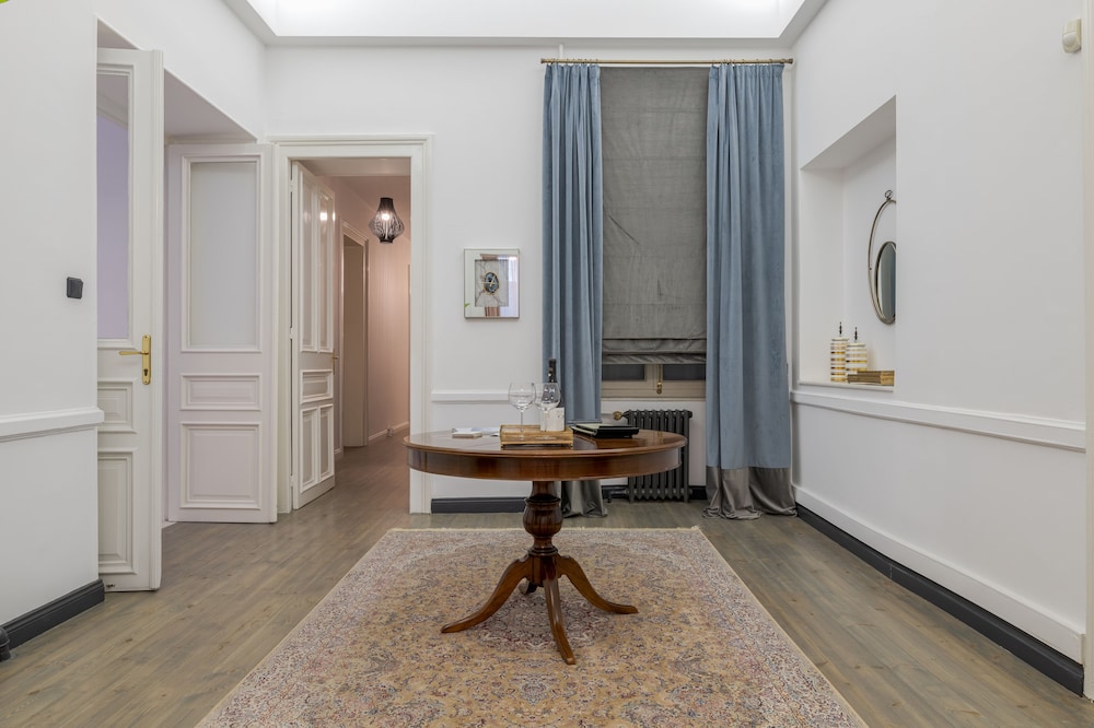 2Mazi Suites 32/47