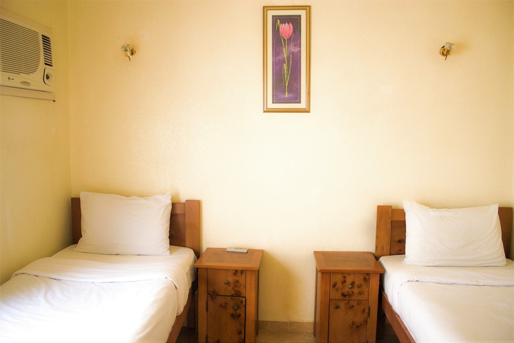 Golden Europe Hotel 8/40