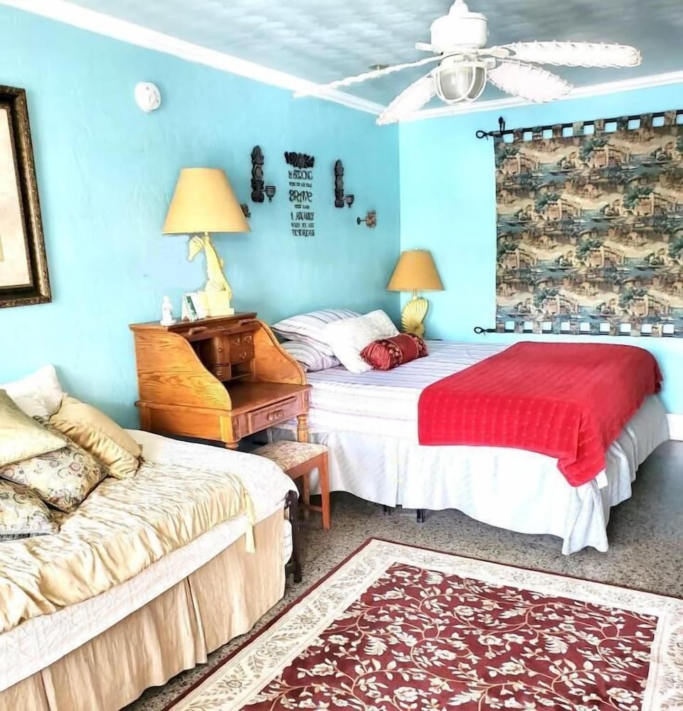 Shamrock Cove Inn 16/50