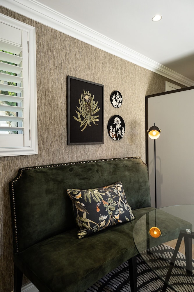 Cape Village Lodge 2/50