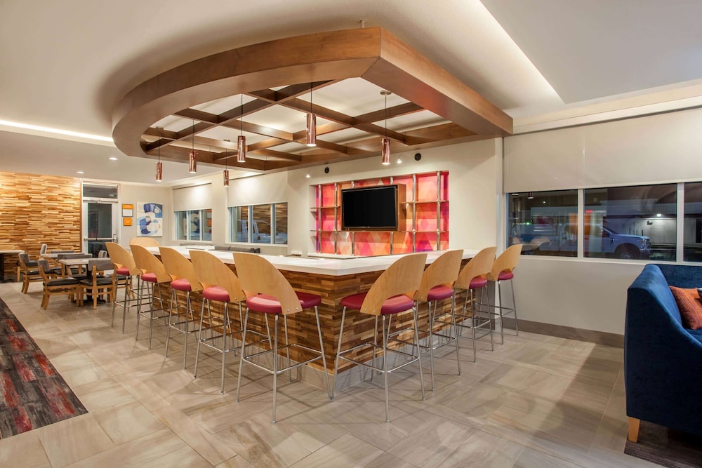 La Quinta Inn & Suites by Wyndham Madera 7/28